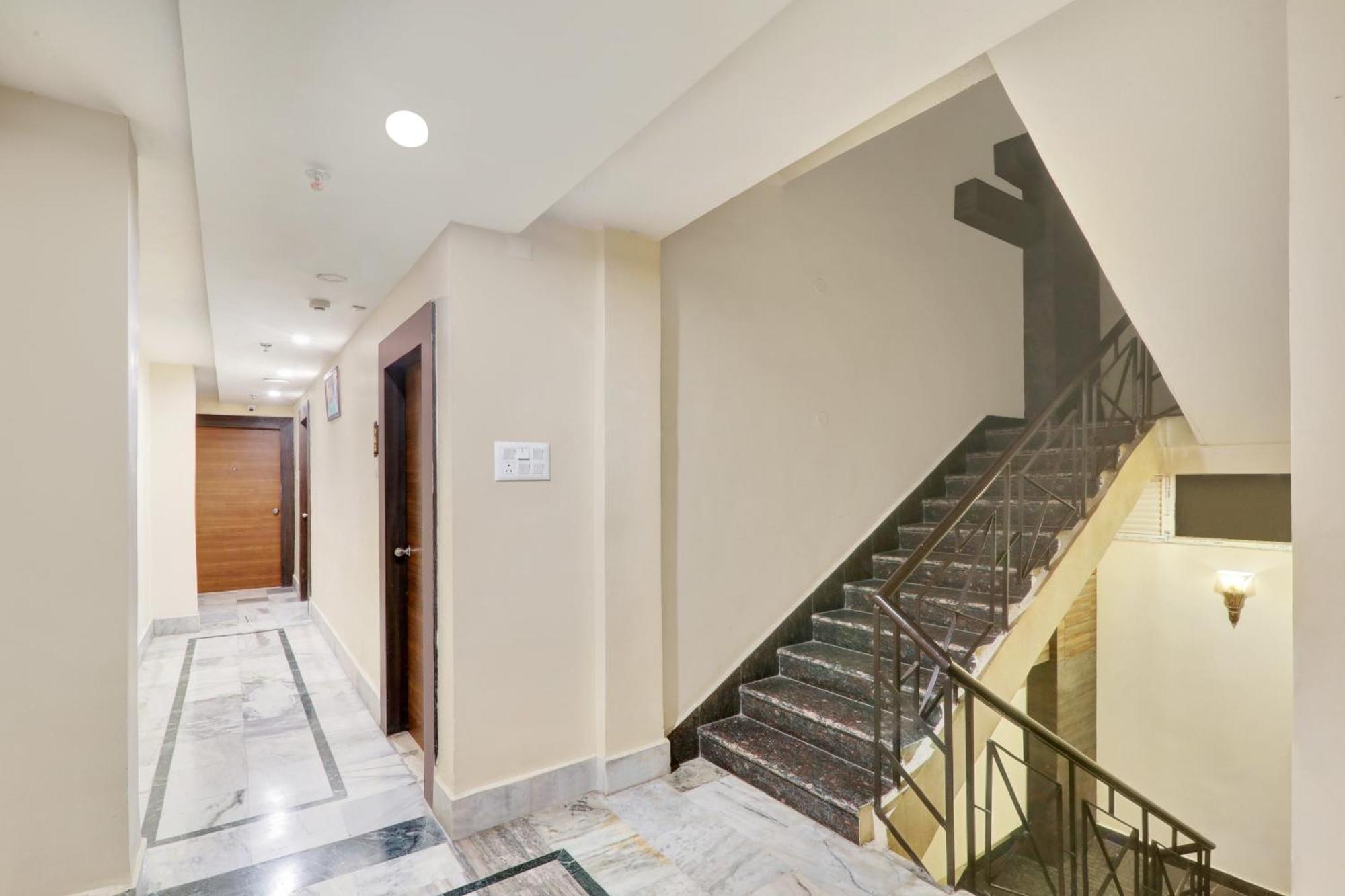 Super Townhouse Kankarbagh Formerly Kunwar Alcajars Patna  Exterior photo