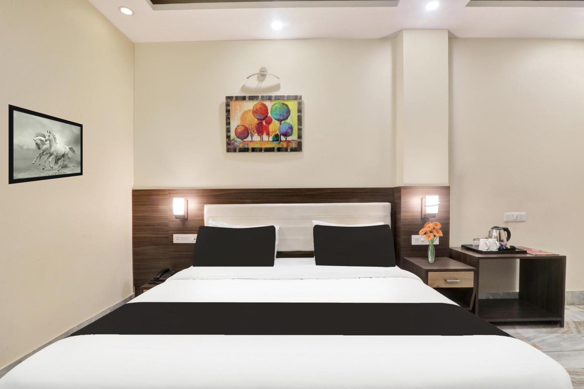 Super Townhouse Kankarbagh Formerly Kunwar Alcajars Patna  Exterior photo