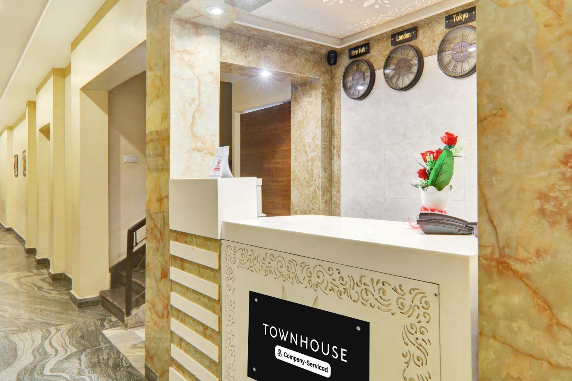 Super Townhouse Kankarbagh Formerly Kunwar Alcajars Patna  Exterior photo